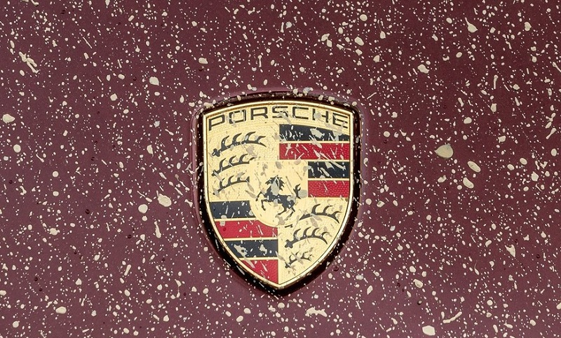 Porsche        BMW i4